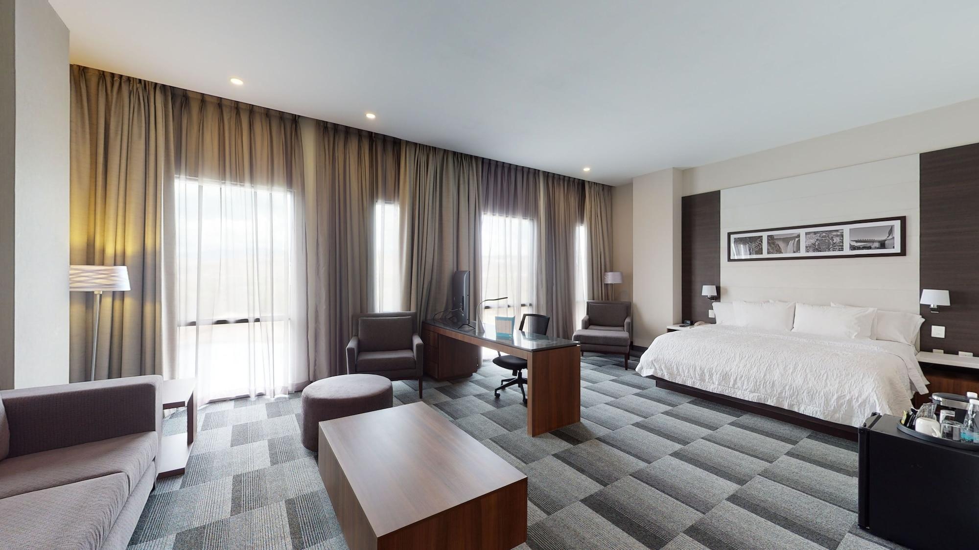 Hampton Inn And Suites San Luis Potosi Slp Bagian luar foto