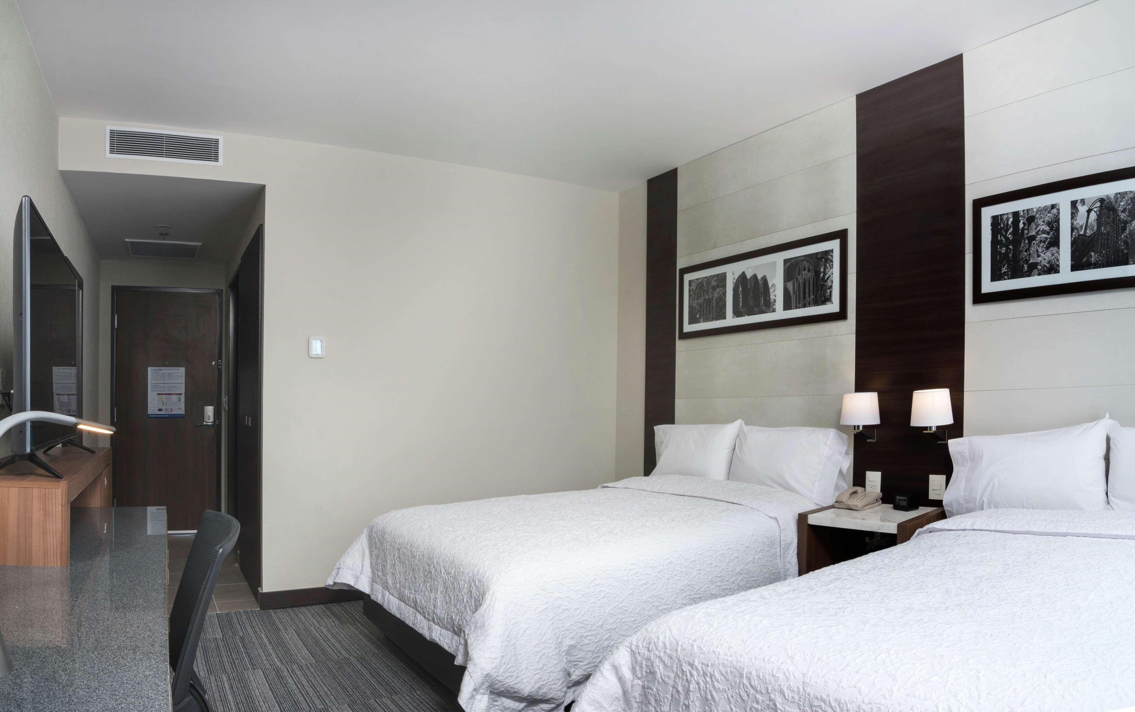 Hampton Inn And Suites San Luis Potosi Slp Bagian luar foto