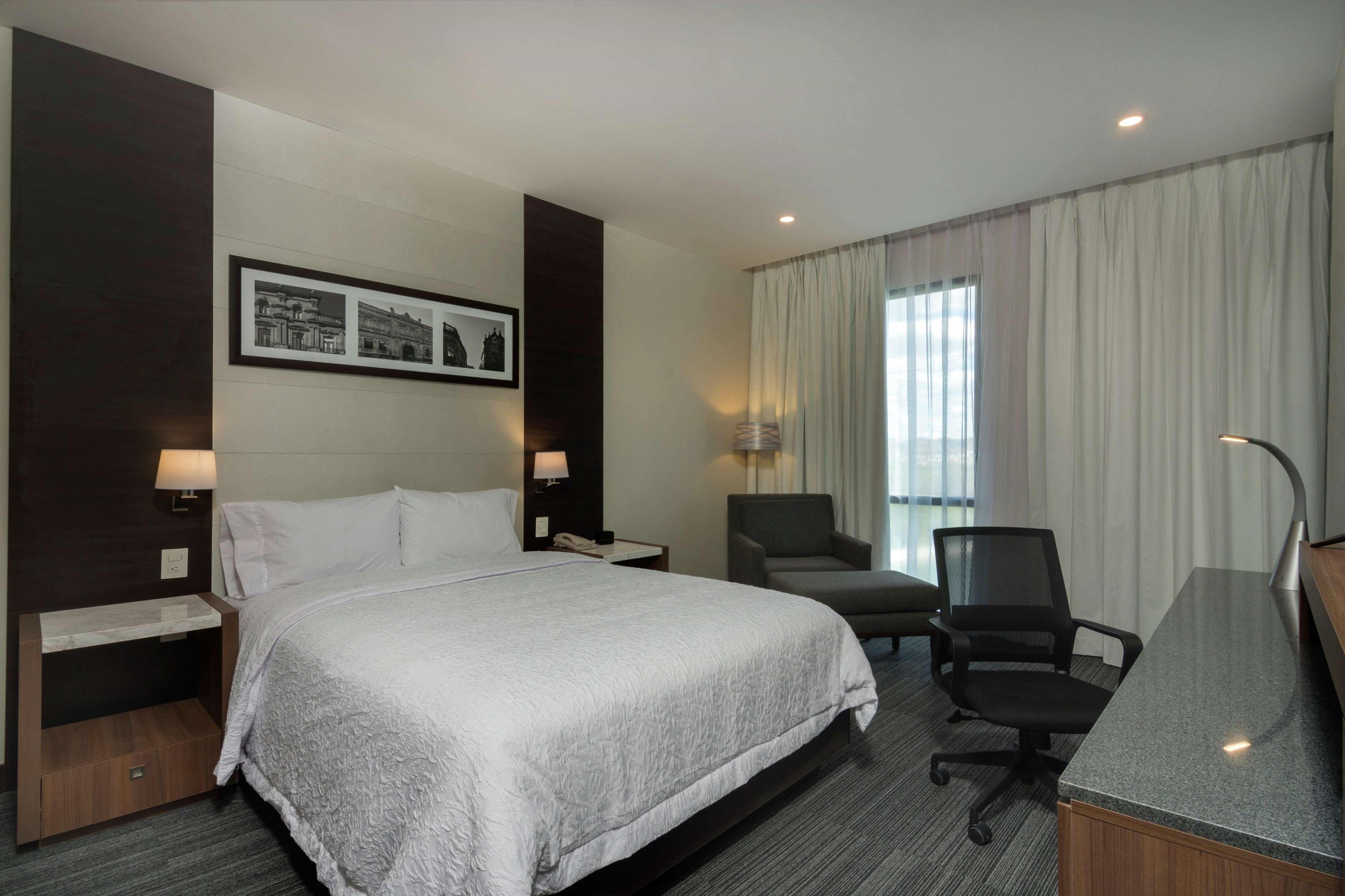 Hampton Inn And Suites San Luis Potosi Slp Bagian luar foto