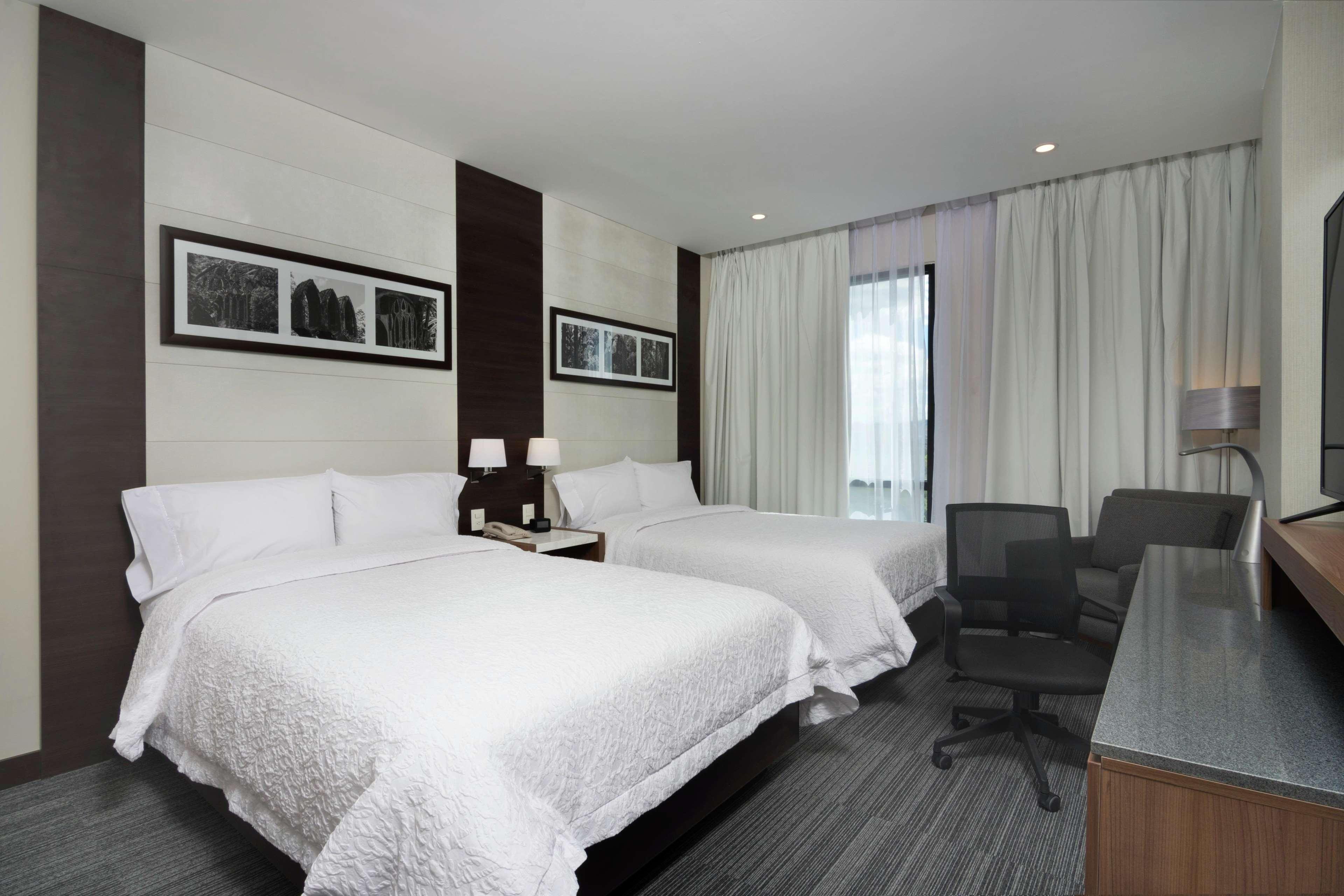 Hampton Inn And Suites San Luis Potosi Slp Bagian luar foto