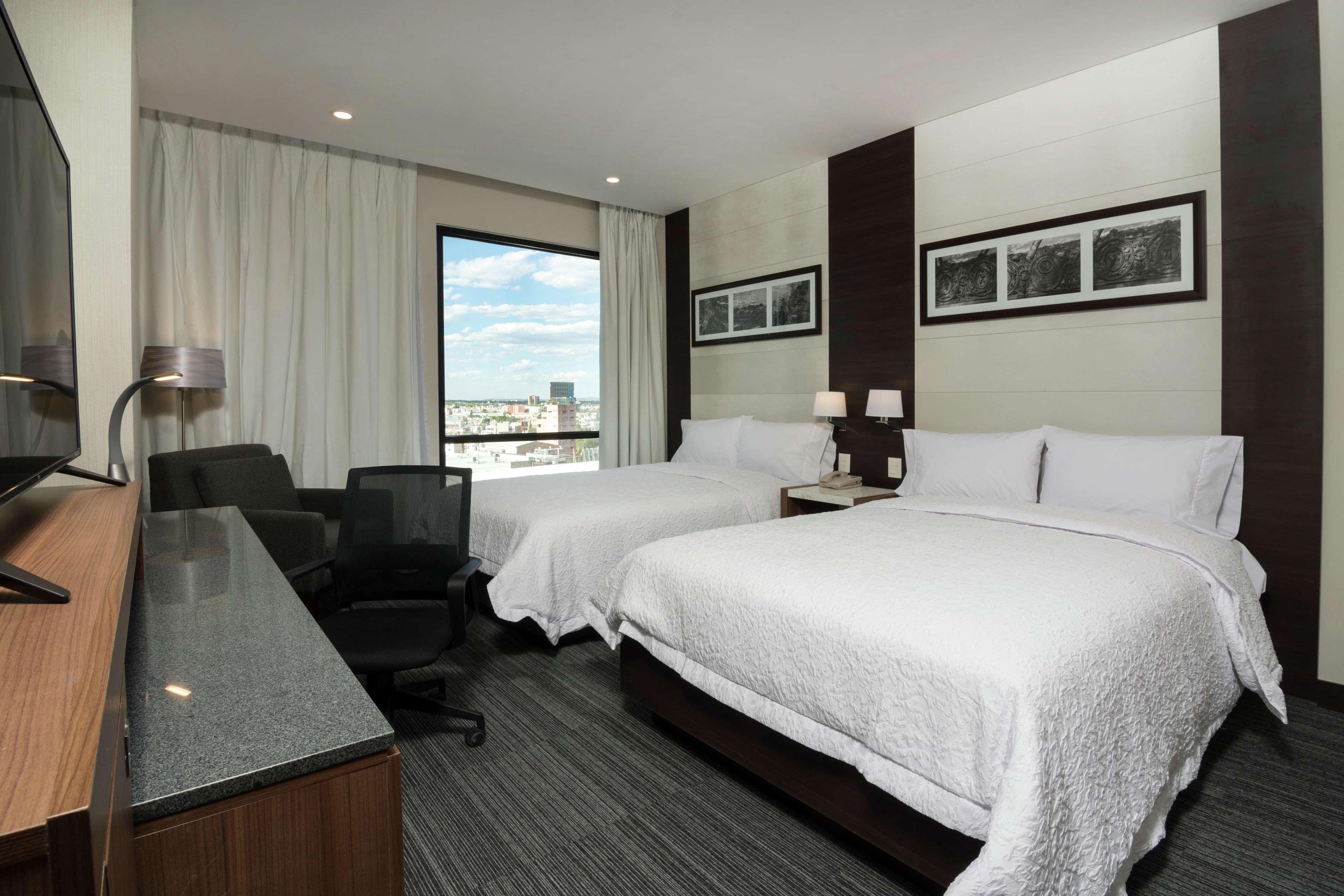 Hampton Inn And Suites San Luis Potosi Slp Bagian luar foto