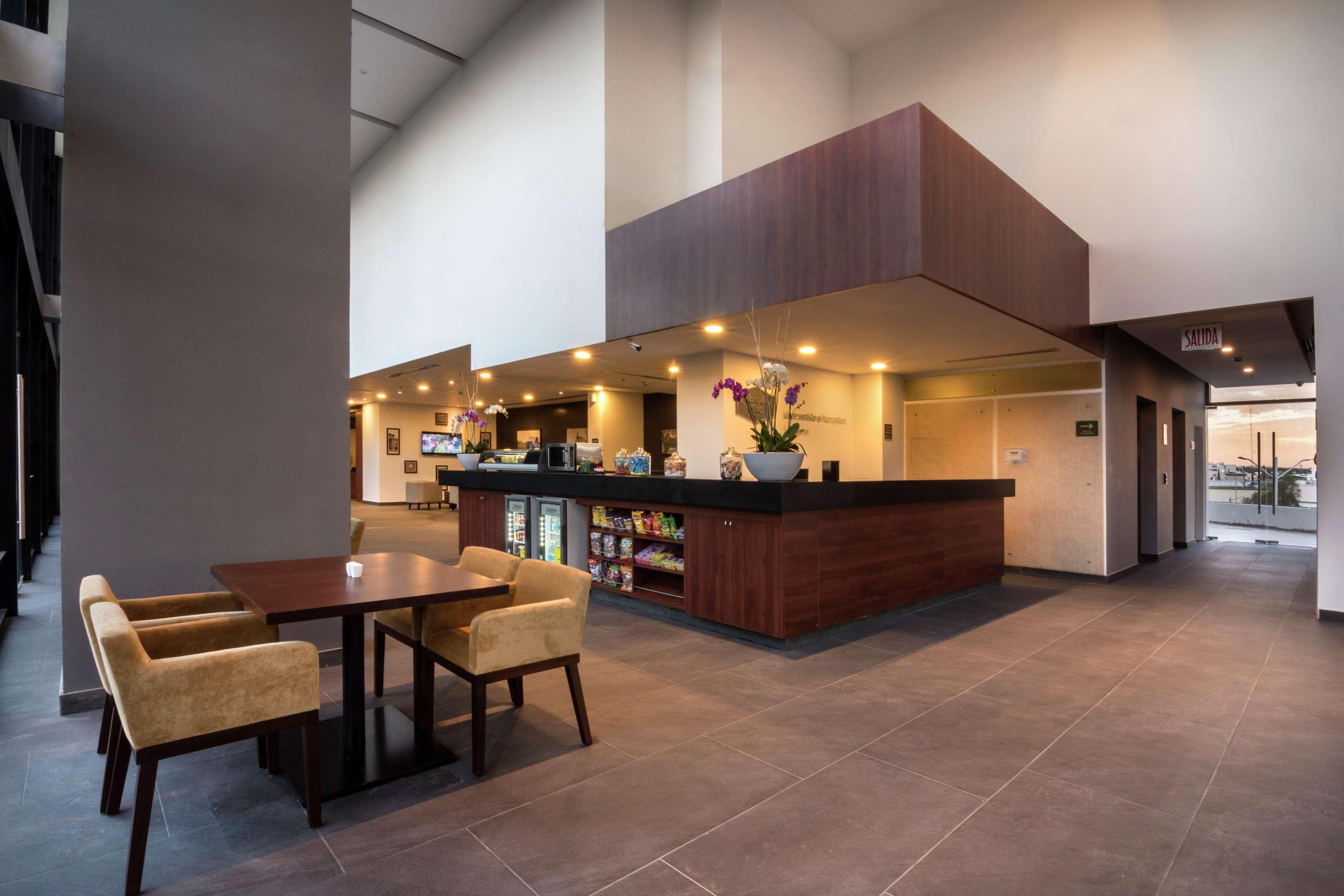 Hampton Inn And Suites San Luis Potosi Slp Bagian luar foto