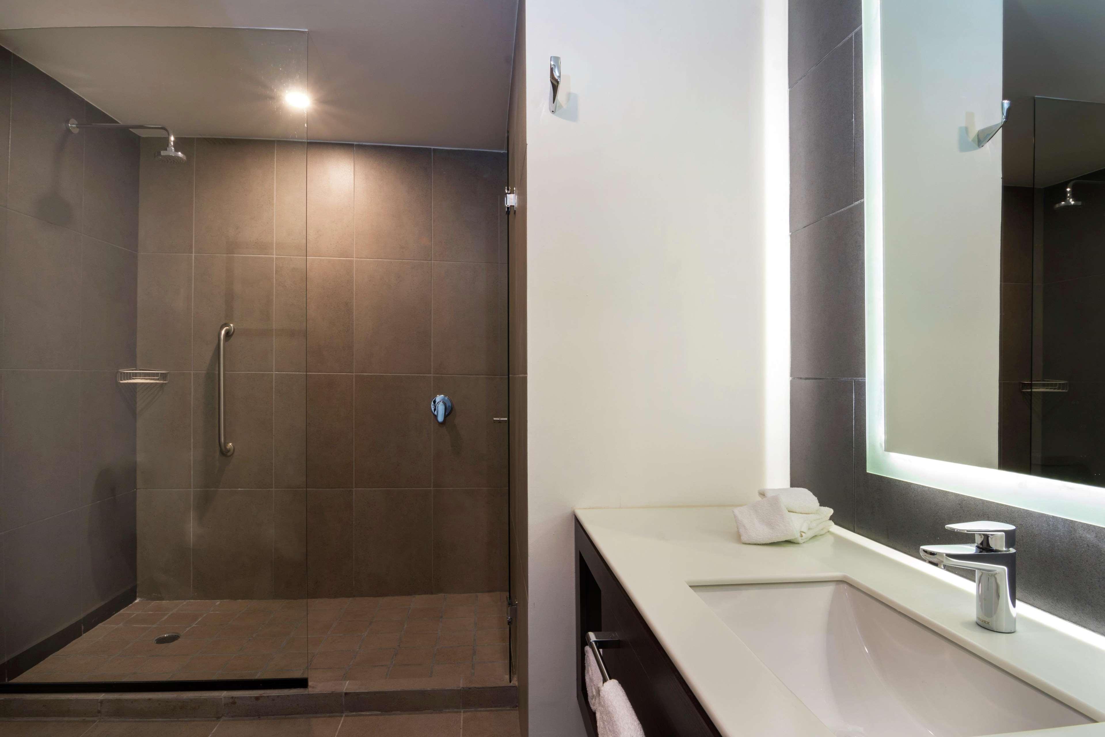 Hampton Inn And Suites San Luis Potosi Slp Bagian luar foto