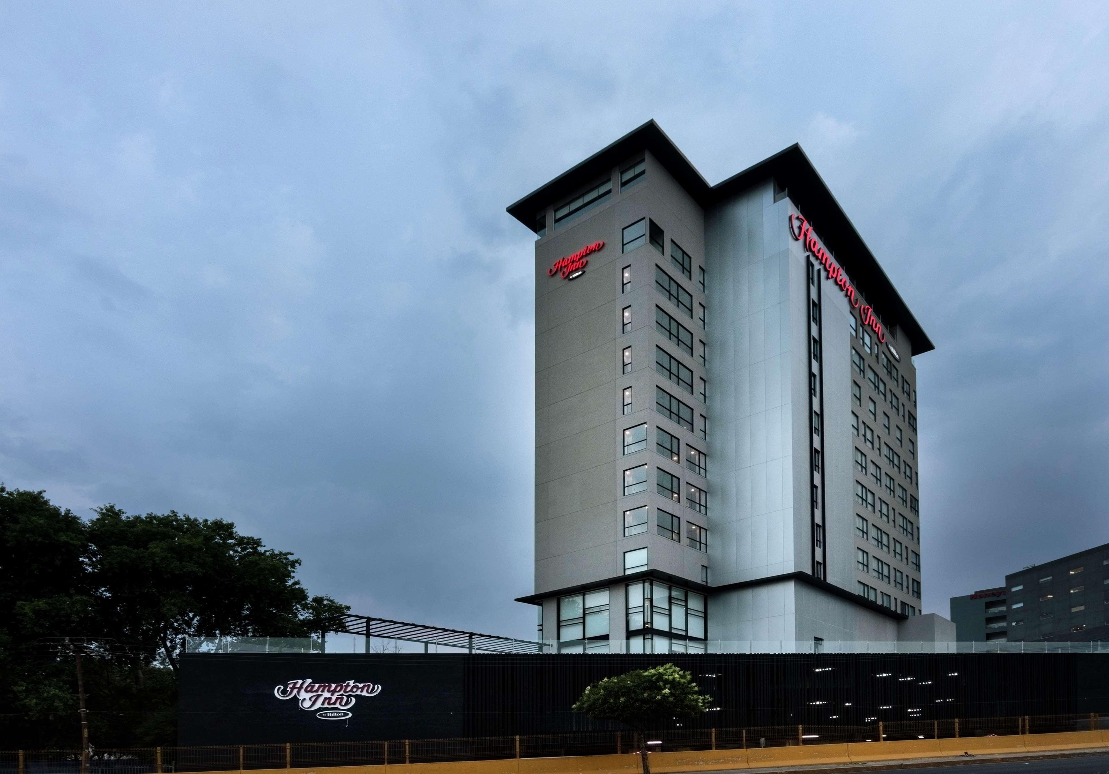 Hampton Inn And Suites San Luis Potosi Slp Bagian luar foto