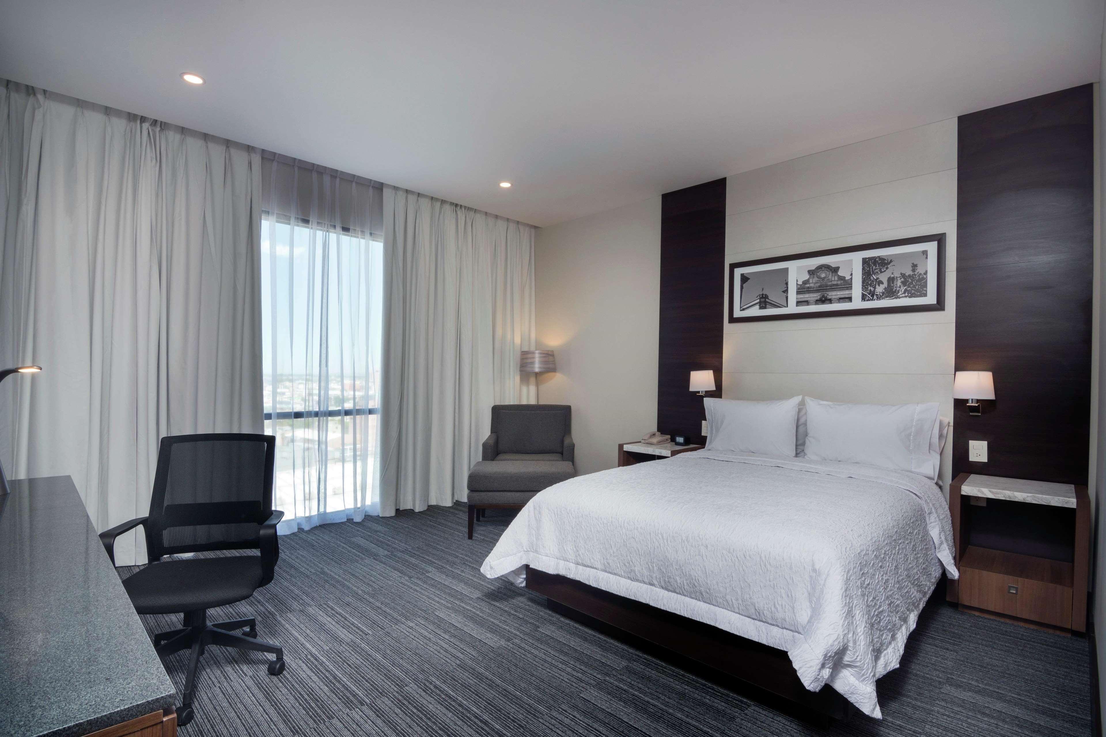Hampton Inn And Suites San Luis Potosi Slp Bagian luar foto