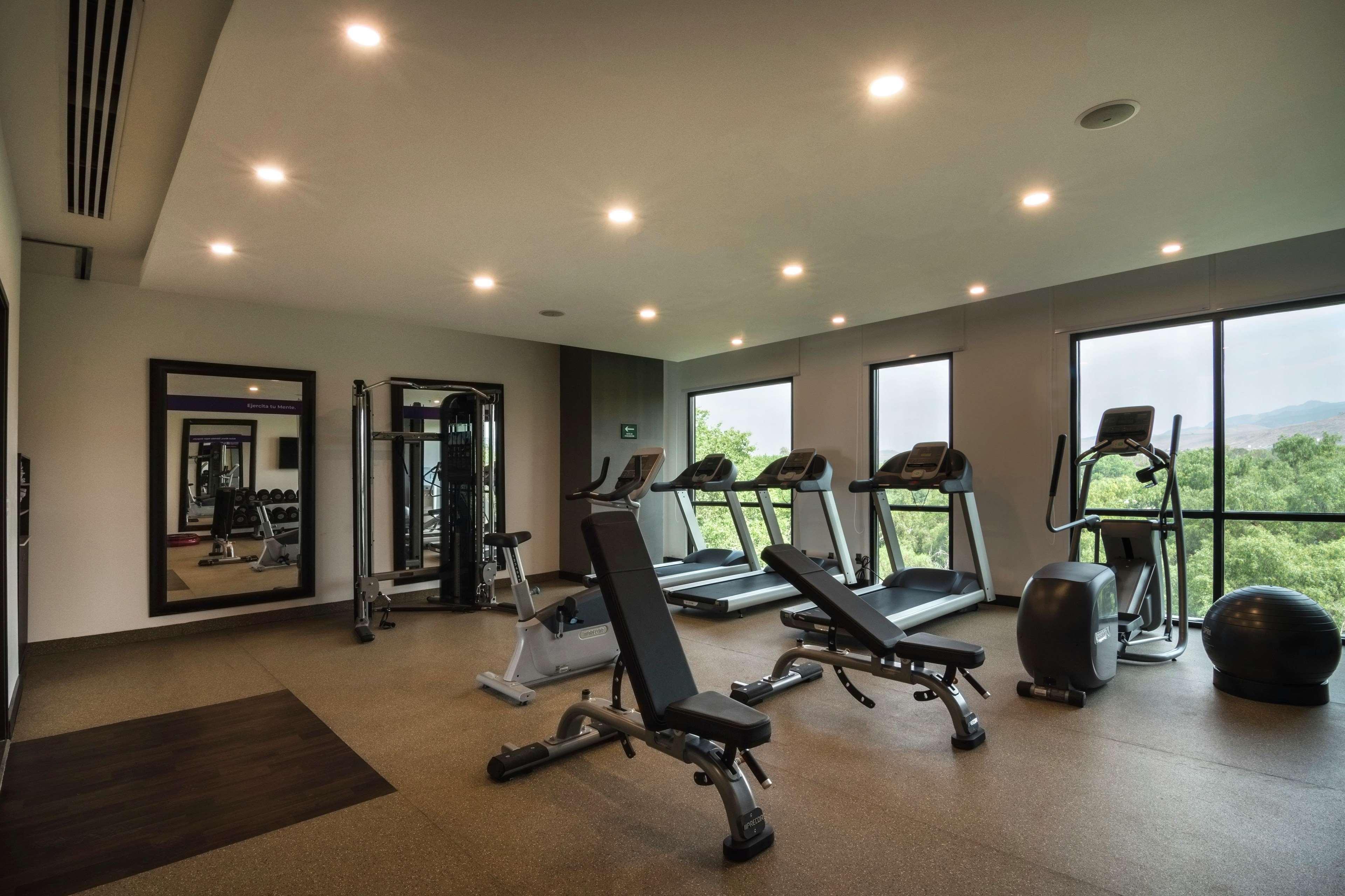 Hampton Inn And Suites San Luis Potosi Slp Bagian luar foto