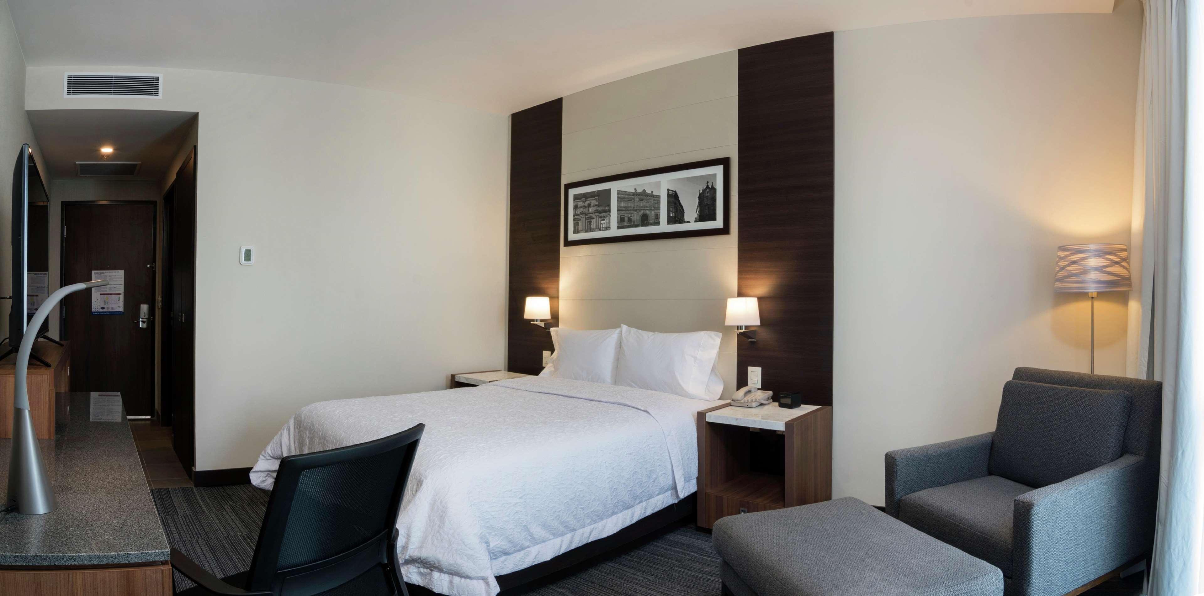 Hampton Inn And Suites San Luis Potosi Slp Bagian luar foto