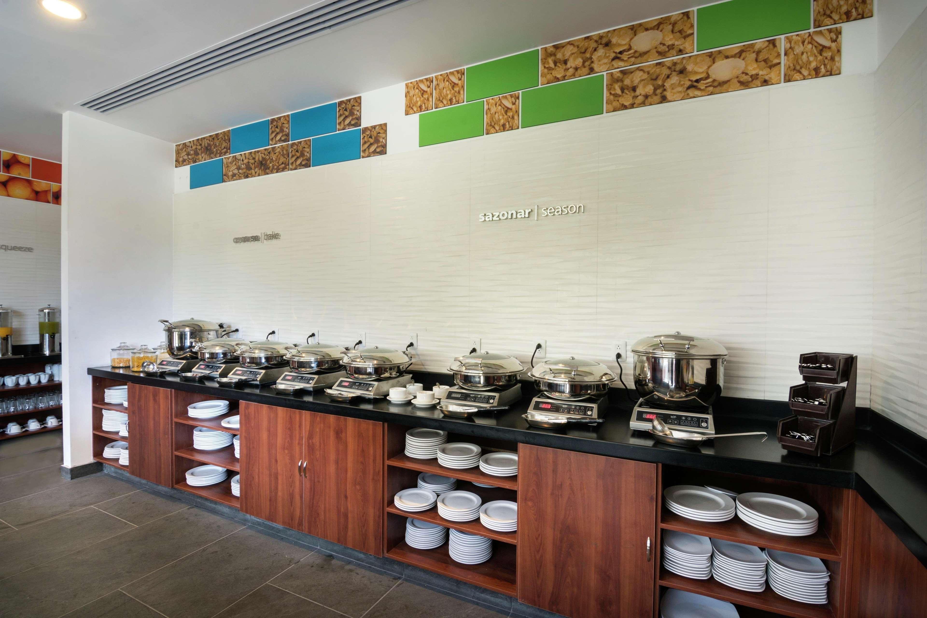 Hampton Inn And Suites San Luis Potosi Slp Bagian luar foto