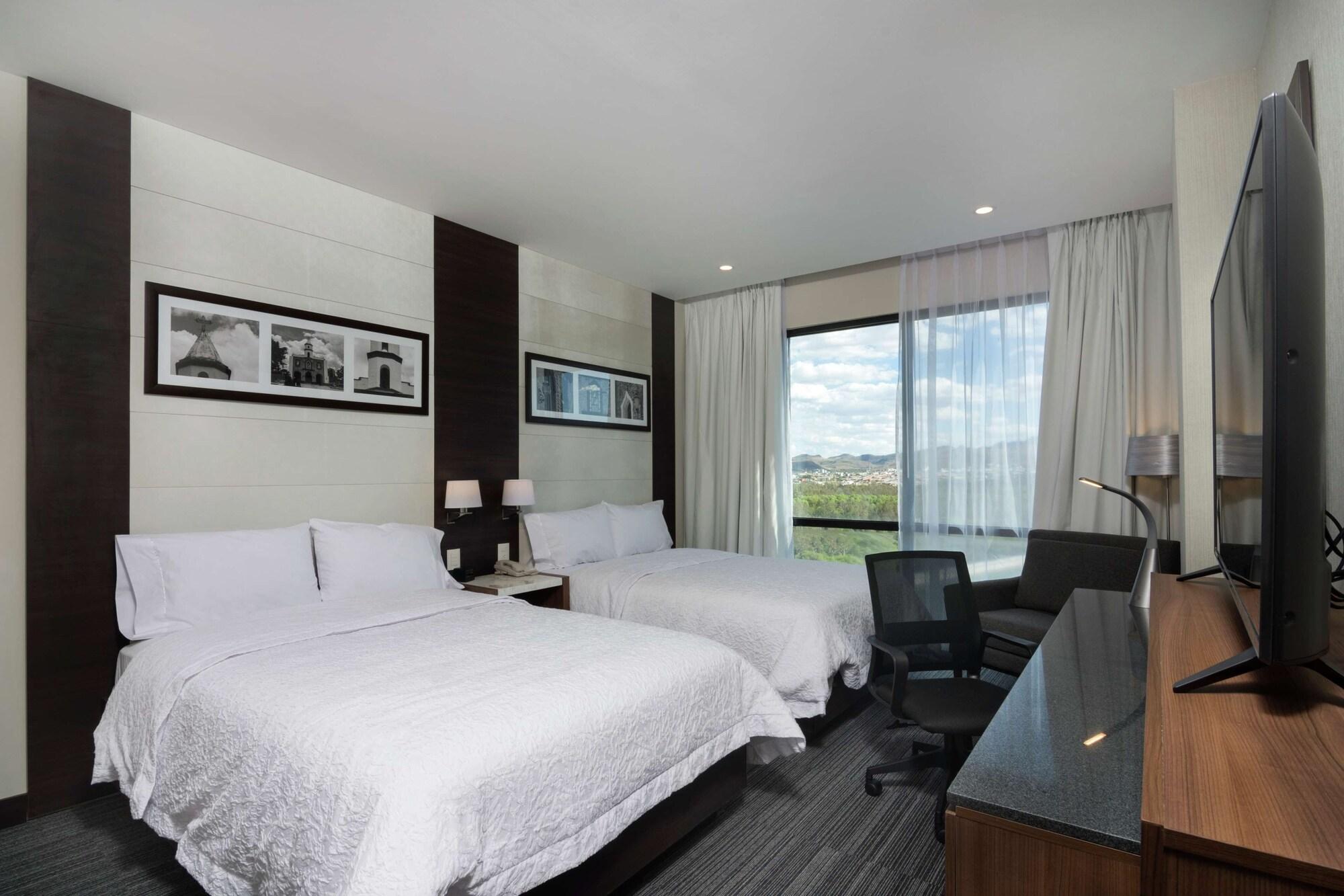 Hampton Inn And Suites San Luis Potosi Slp Bagian luar foto